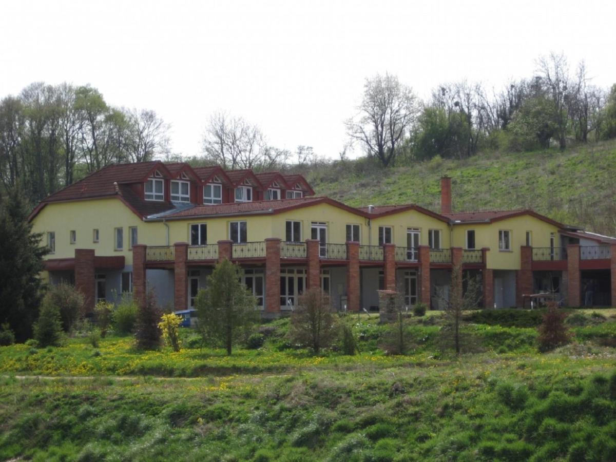 HedrehelyTuettoes Vendeghaz住宿加早餐旅馆 外观 照片